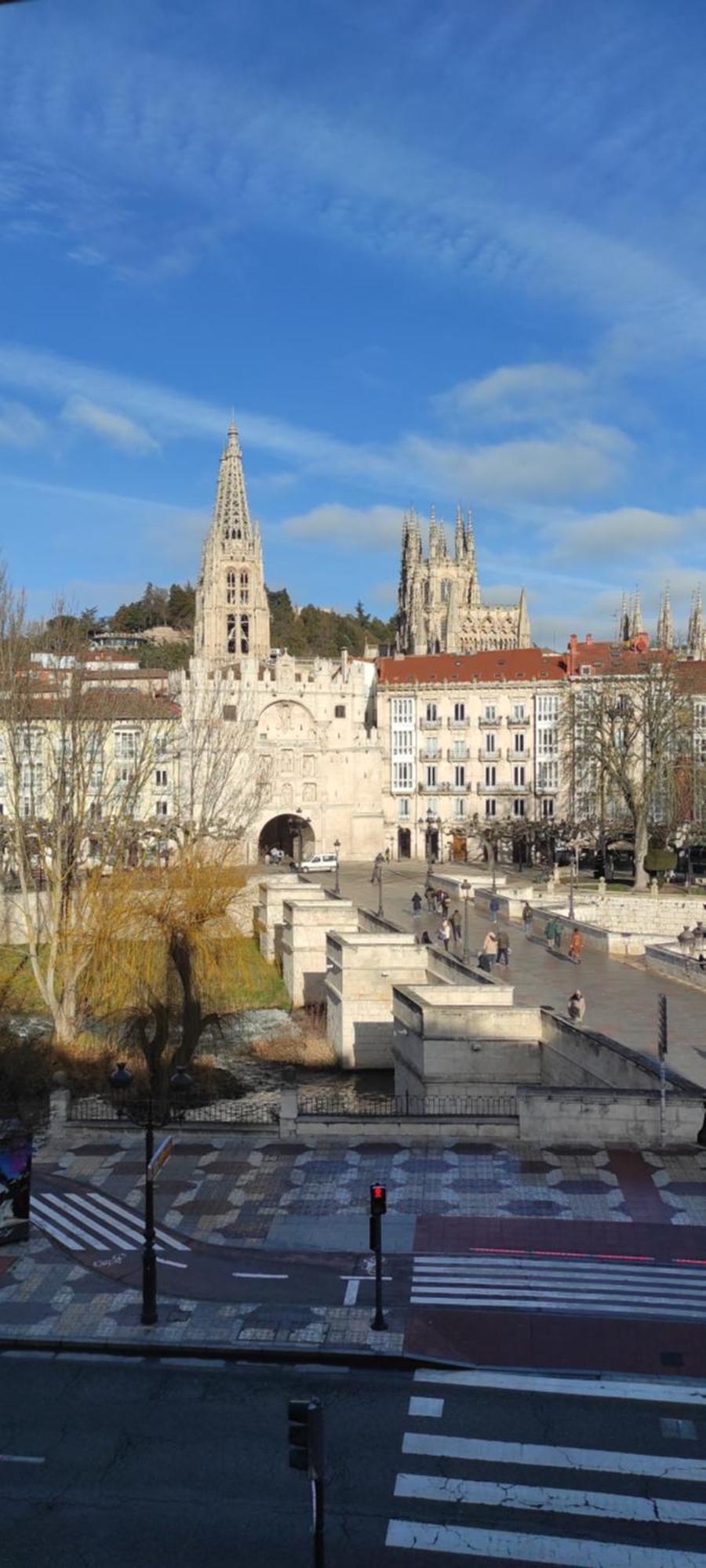 Burgos Contempla Centro Historico. Frente Al Arco Apartment Exterior photo